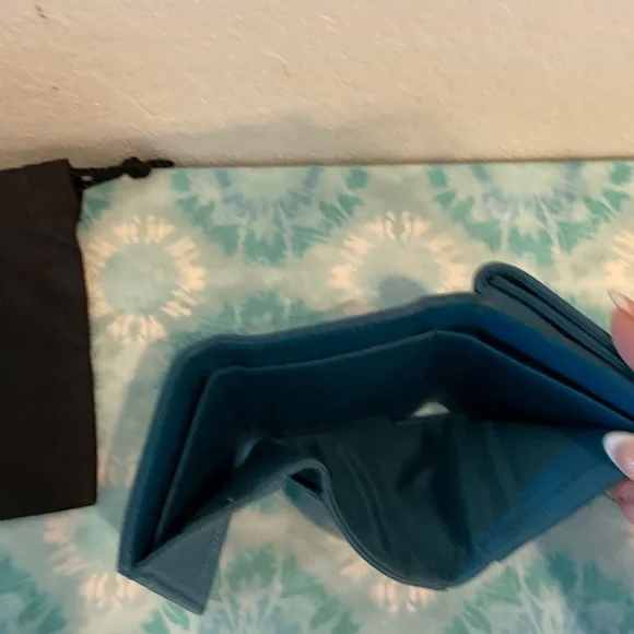 CHANEL Teal Blue Timeless CC Trifold Compact Leather Wallet - Picture 8 of 16